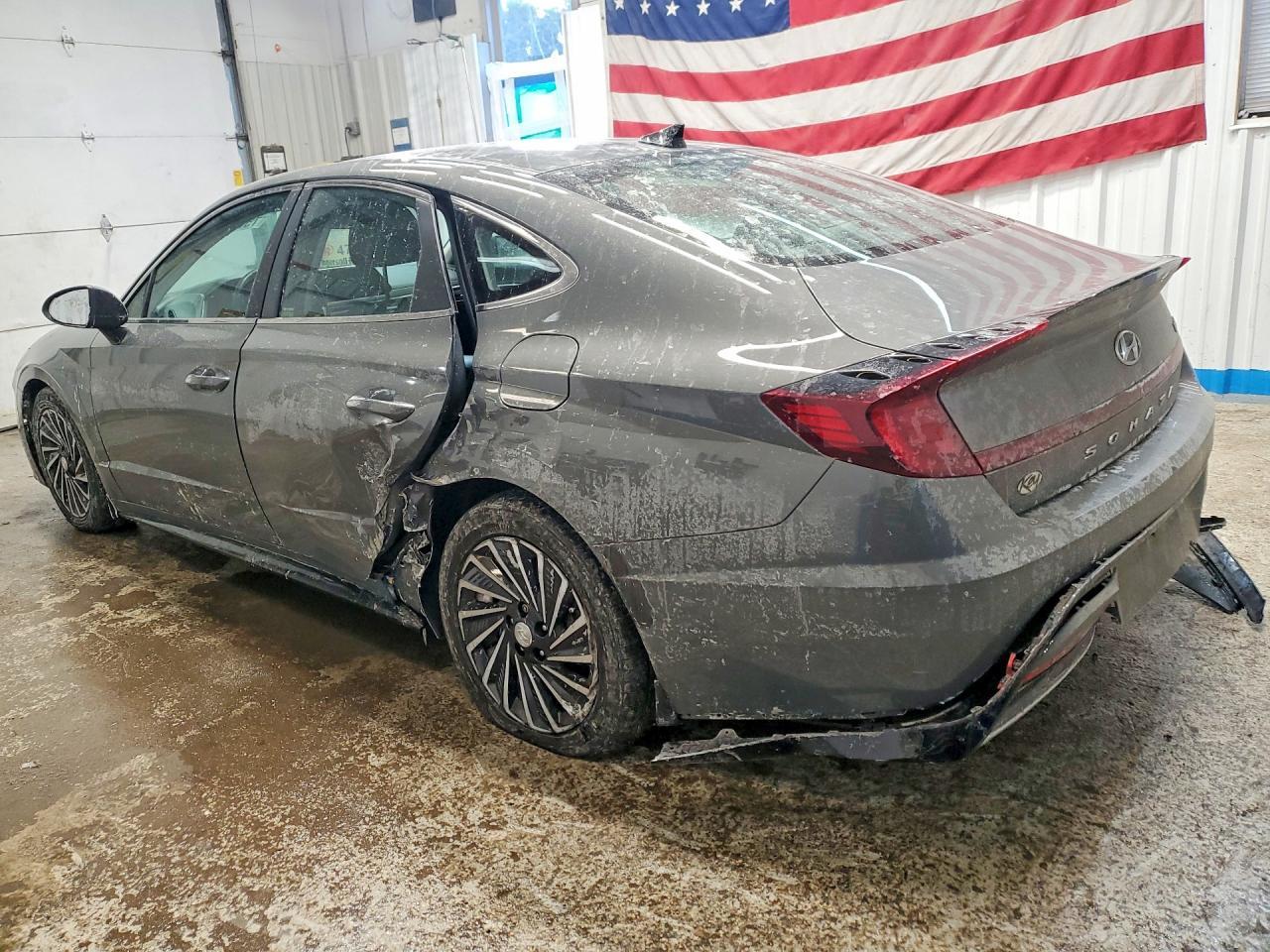 2022 Hyundai Sonata Hybrid - Image 2