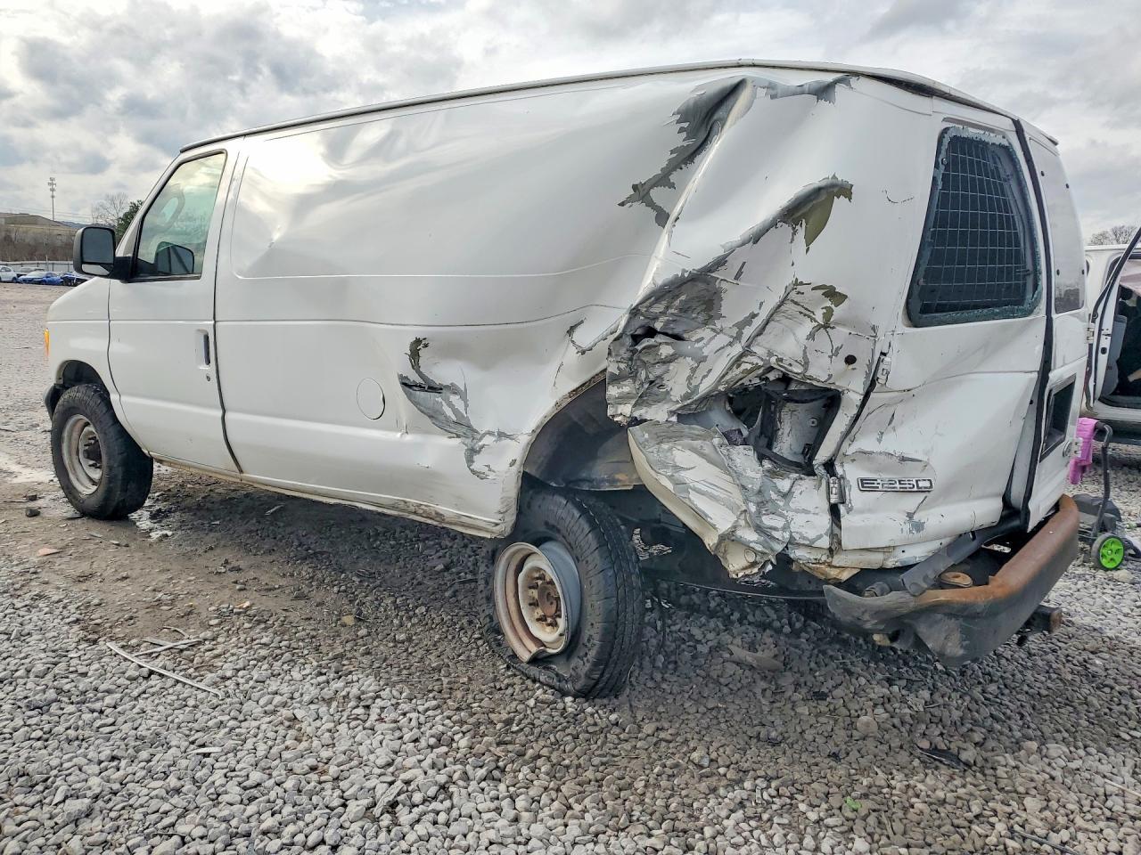 2006 Ford Econoline E250 Van - Image 2
