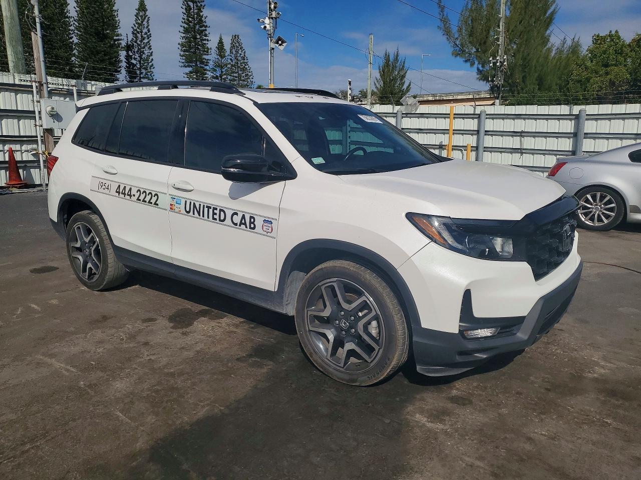 2023 Honda Passport - Image 4