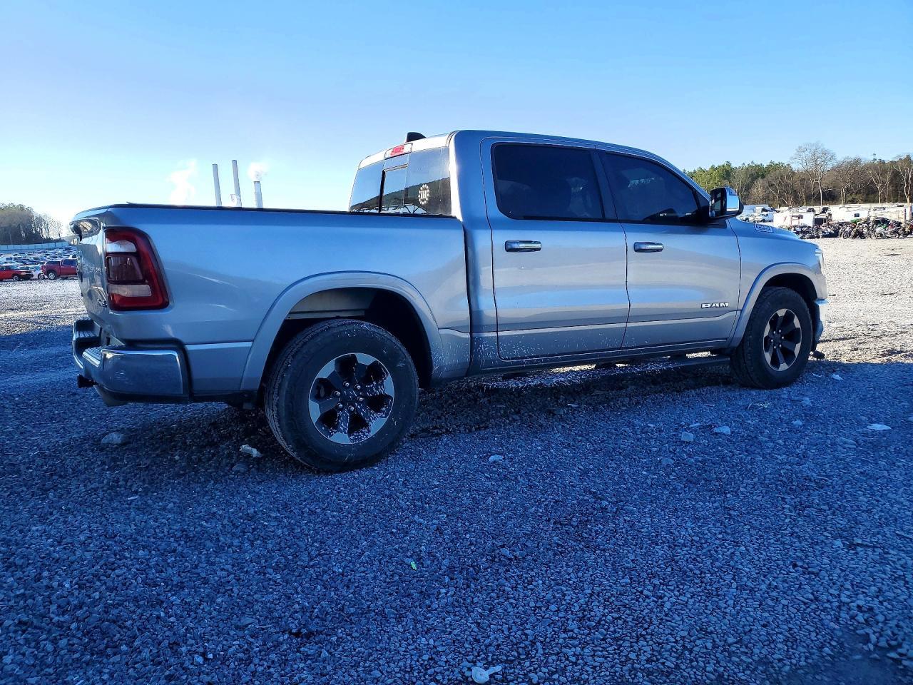 2019 Ram 1500 Laramie - Фото 3