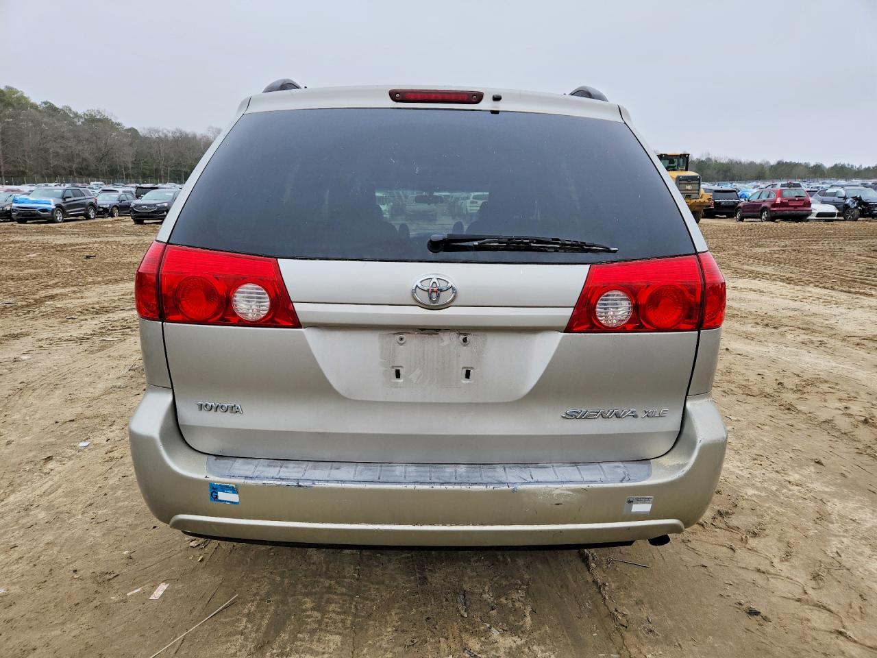 2007 Toyota Sienna - Image 6