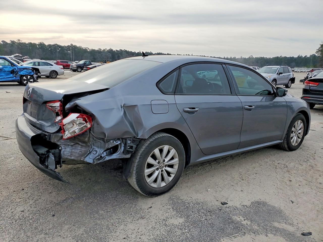 2013 Volkswagen Passat S - Image 3