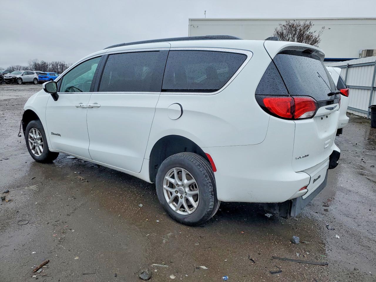 2021 Chrysler Voyager Lxi - Image 2