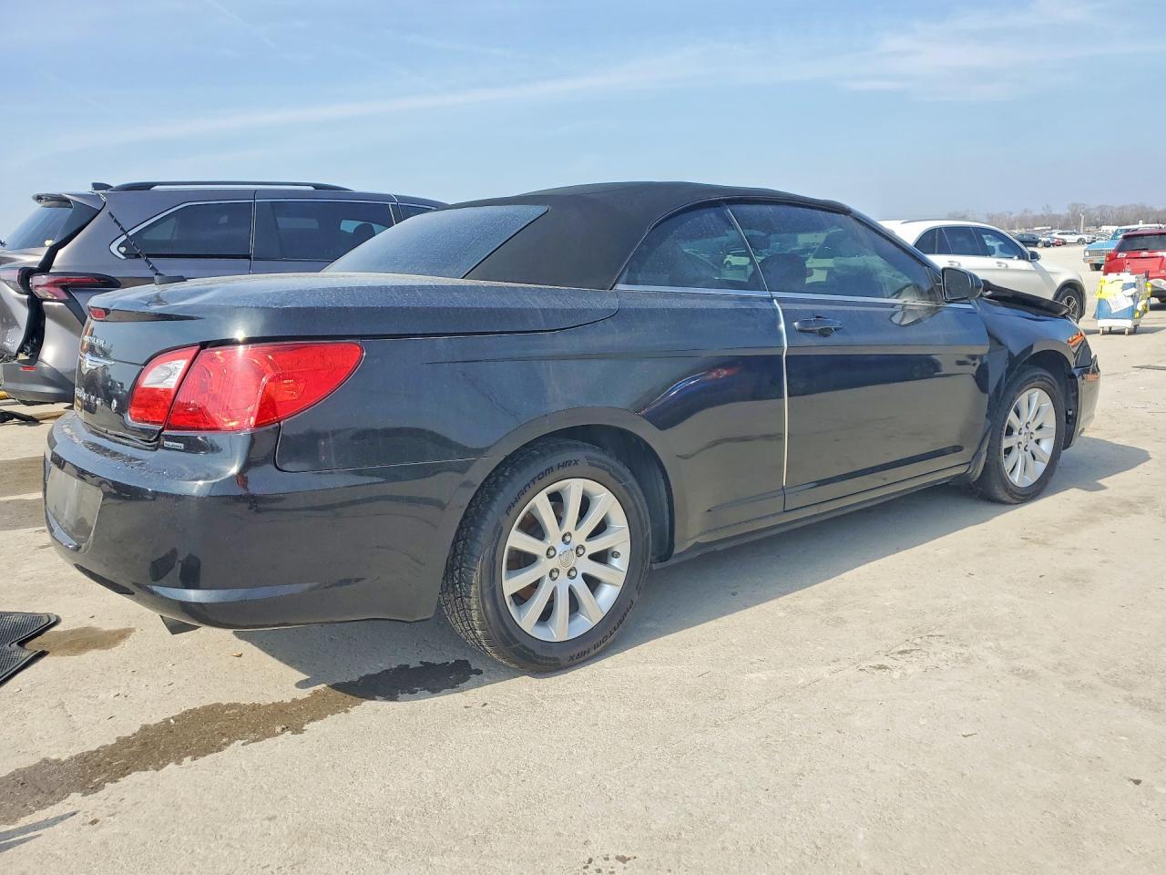 2010 Chrysler Sebring Touring - Image 3