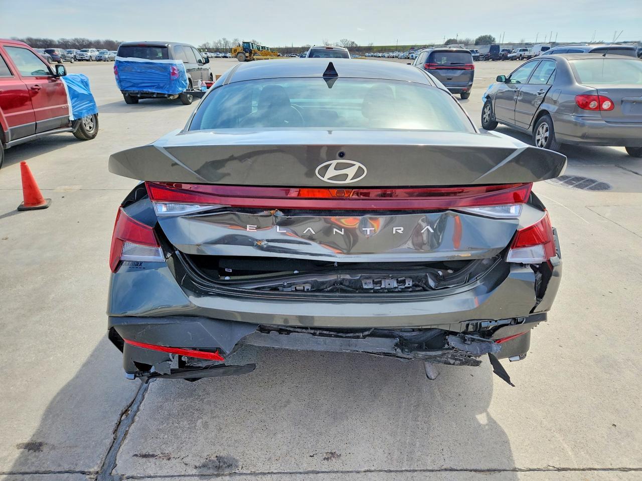 2024 Hyundai Elantra - Фото 6