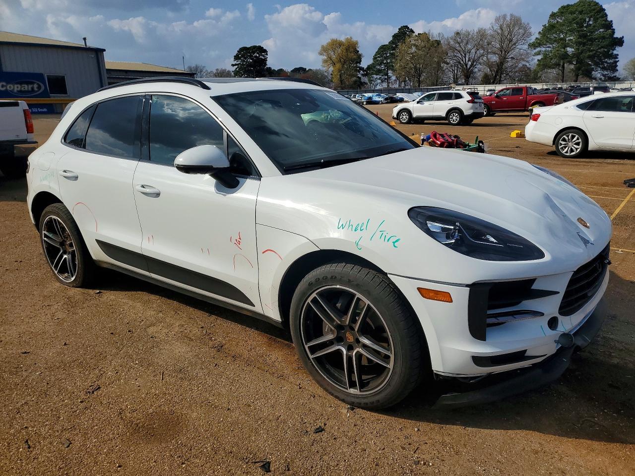 2021 Porsche Macan - Image 4