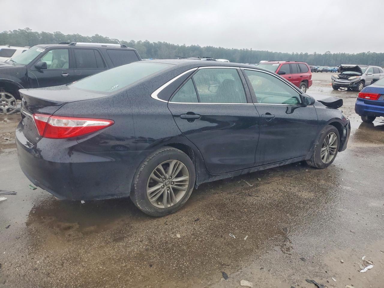 2015 Toyota Camry Se - Image 3