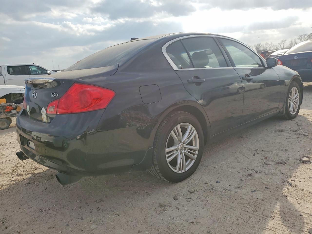 2011 Infiniti G37 - Фото 3