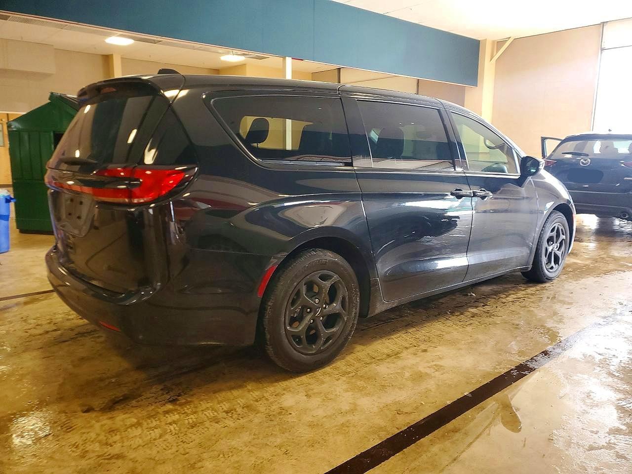 2023 Chrysler Pacifica Hybrid Touring L - Фото 3