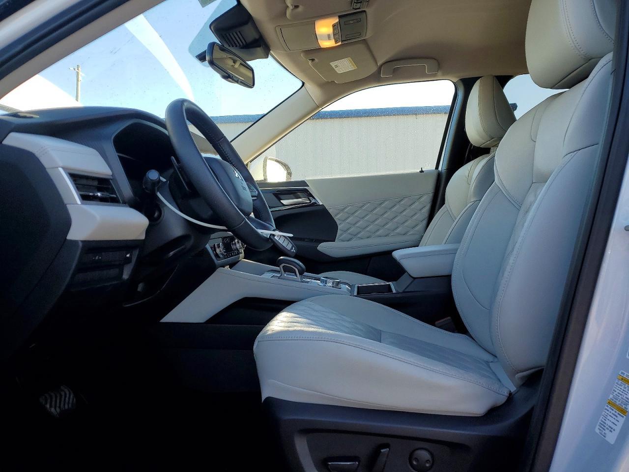 2024 Mitsubishi Outlander Sel - Image 7