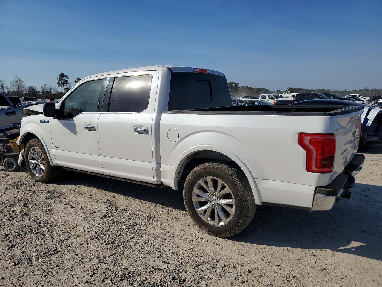 2015 Ford F150 Supercrew - Фото 2