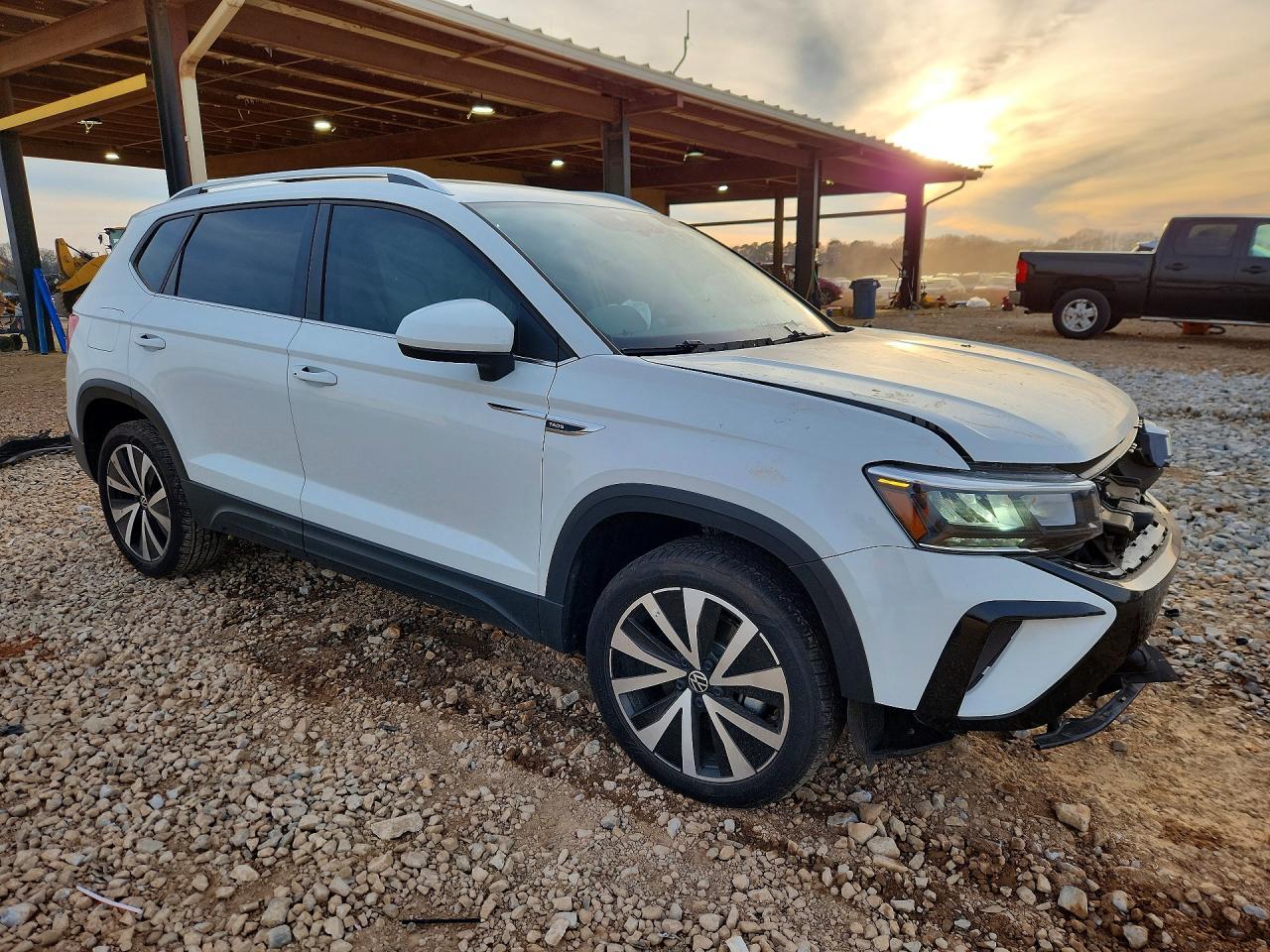 2024 Volkswagen Taos Se - Image 4
