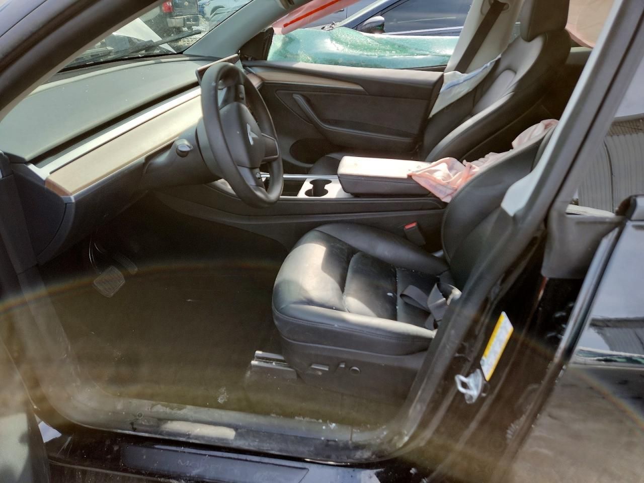 2025 Tesla Model Y - Image 7