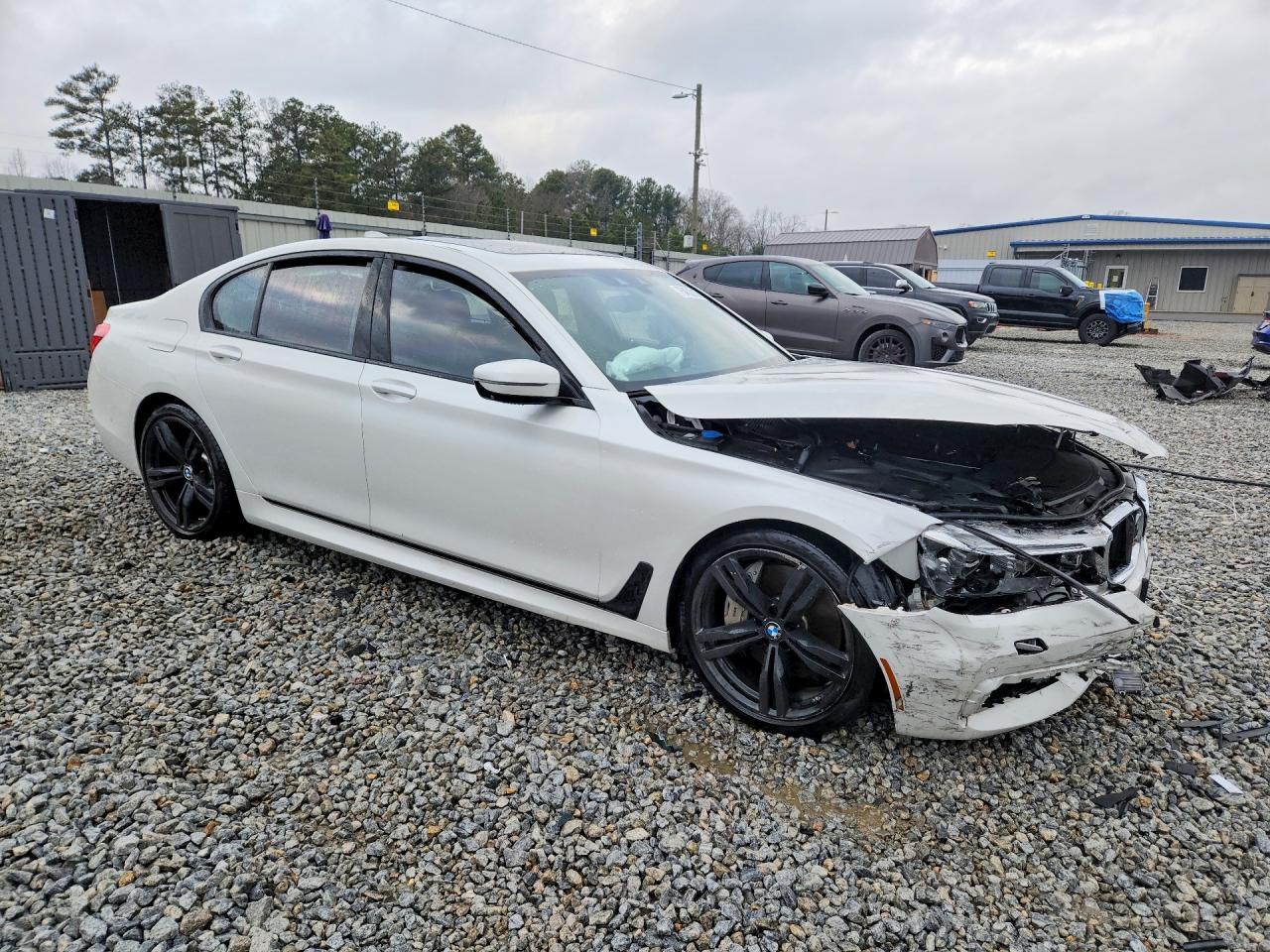 2018 BMW 750 Xi - Image 4