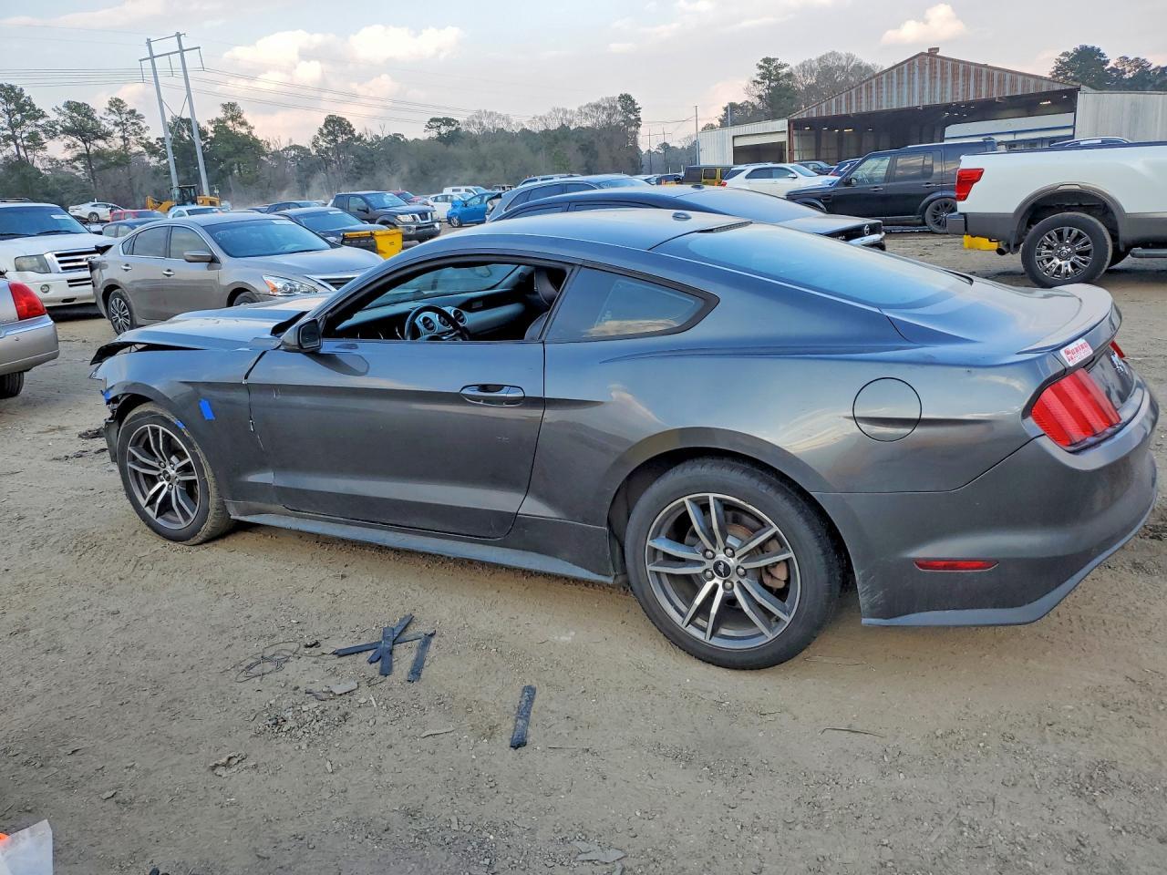 2016 Ford Mustang - Фото 2