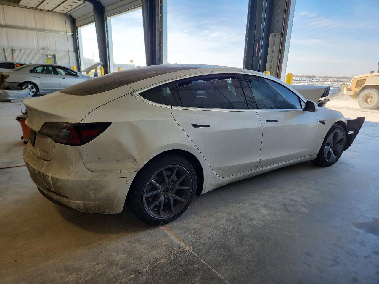 2020 Tesla Model 3 - Фото 3