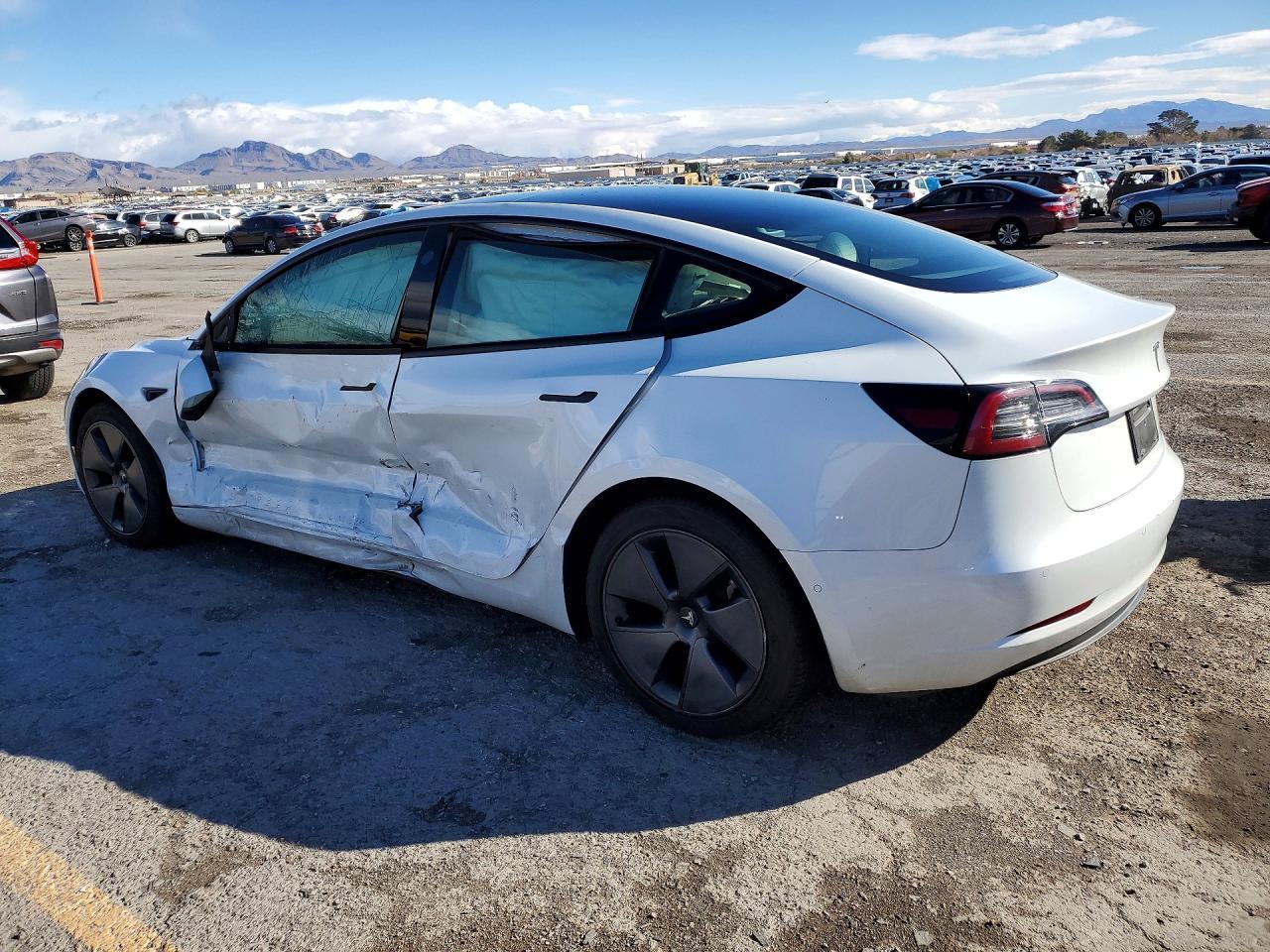 2022 Tesla Model 3 - Image 2