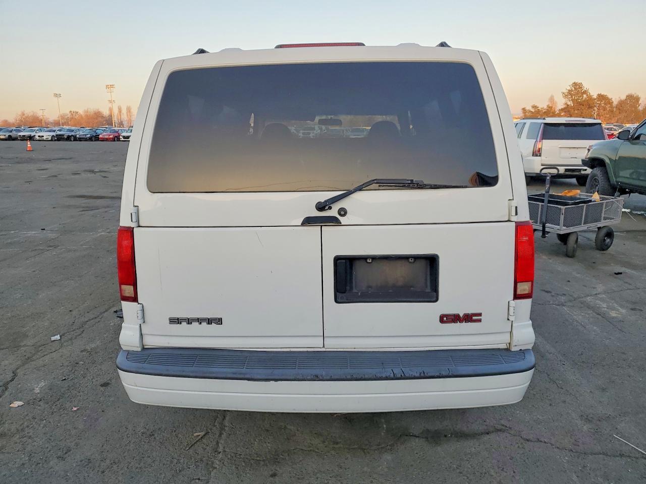 2003 GMC Safari Xt - Image 6