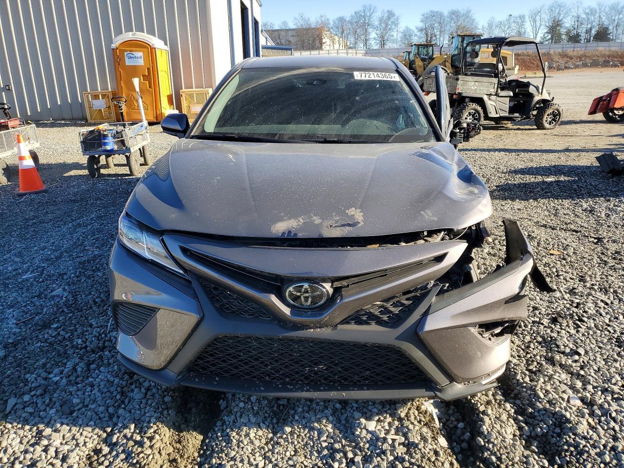 2020 Toyota Camry Se - Фото 5