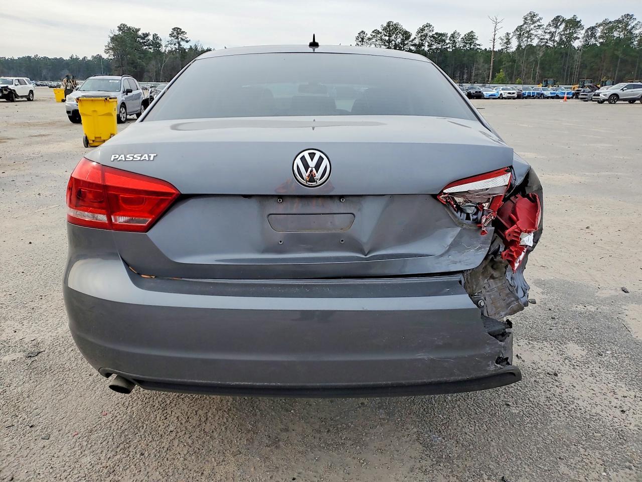 2013 Volkswagen Passat S - Image 6