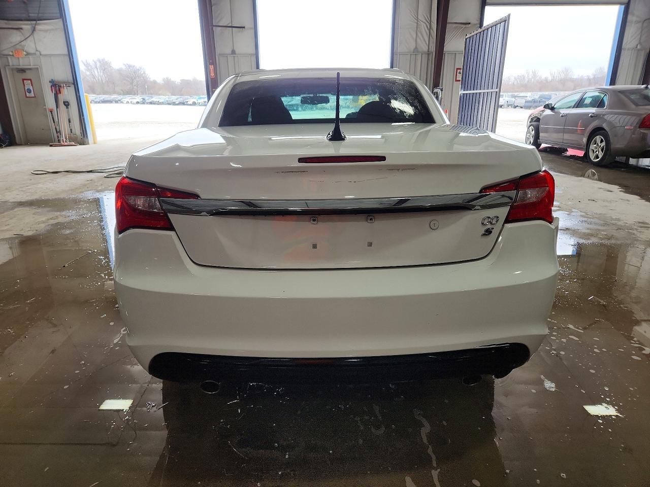 2013 Chrysler 200 S - Image 6