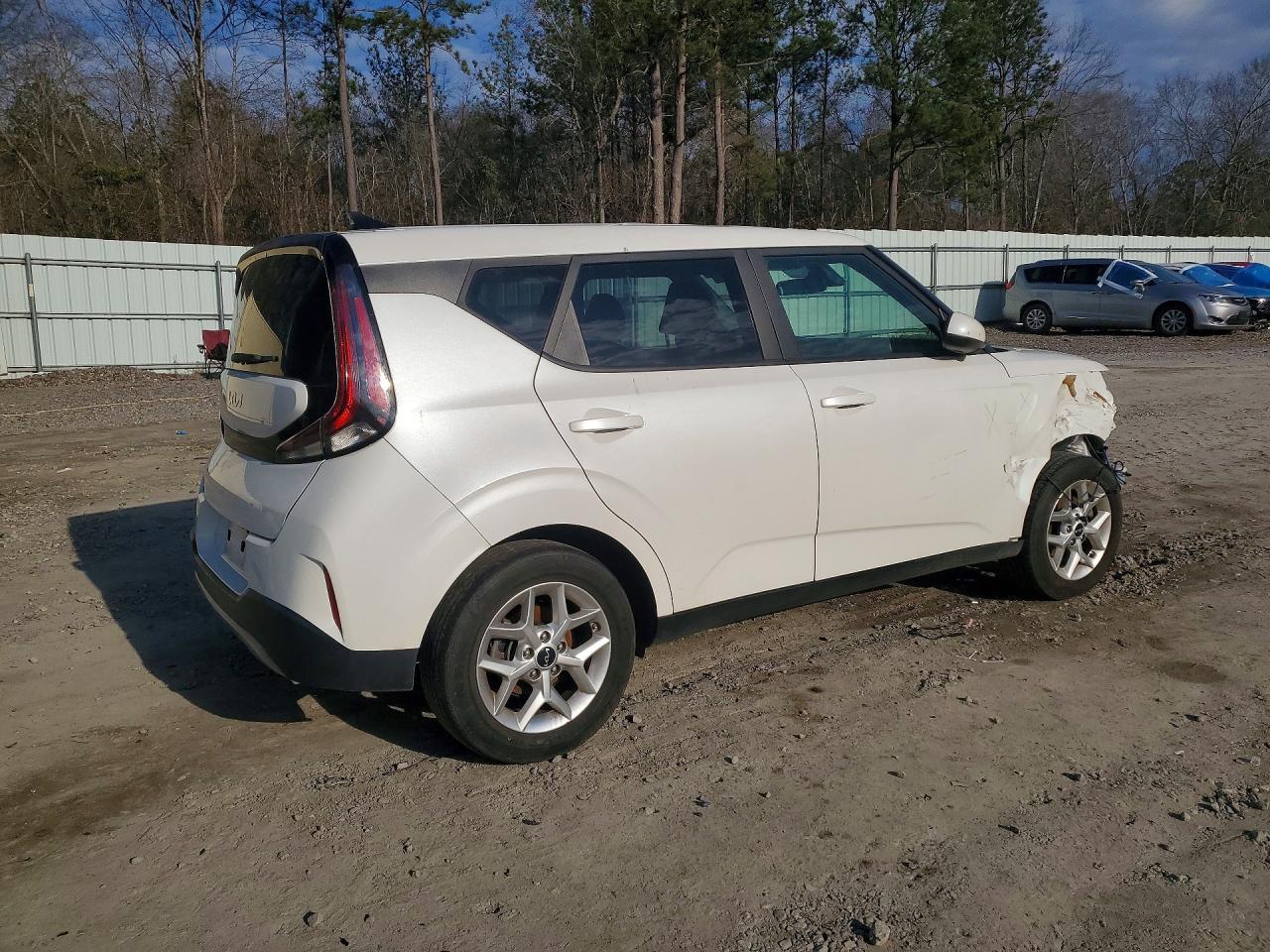2023 Kia Soul Lx - Image 3