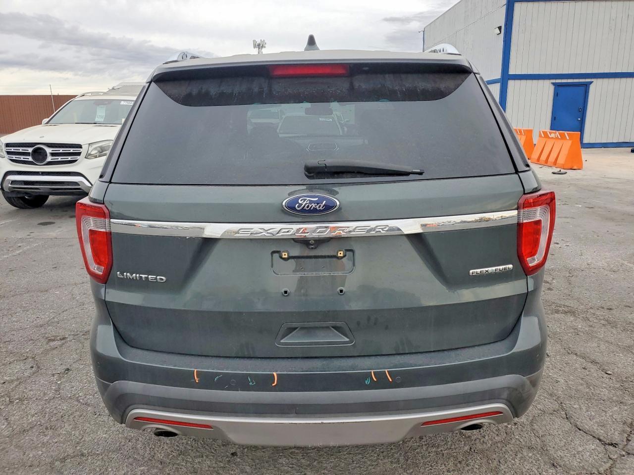 2016 Ford Explorer Limited - Image 6
