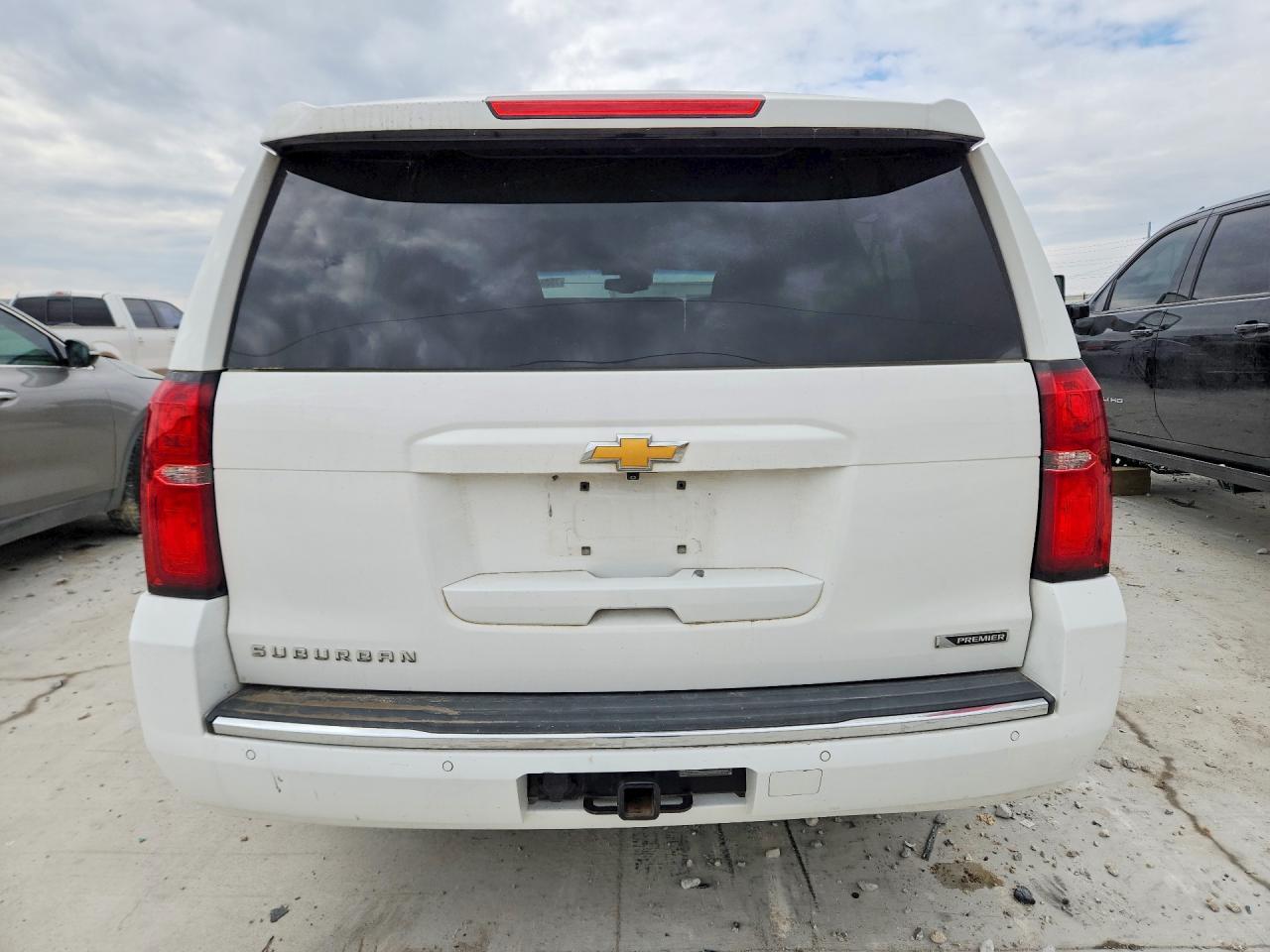 2017 Chevrolet Suburban C1500 Premier - Фото 6