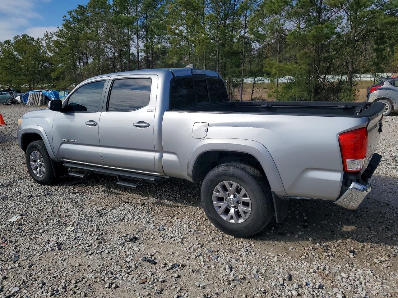 2017 Toyota Tacoma Sr5 V6 - Image 2