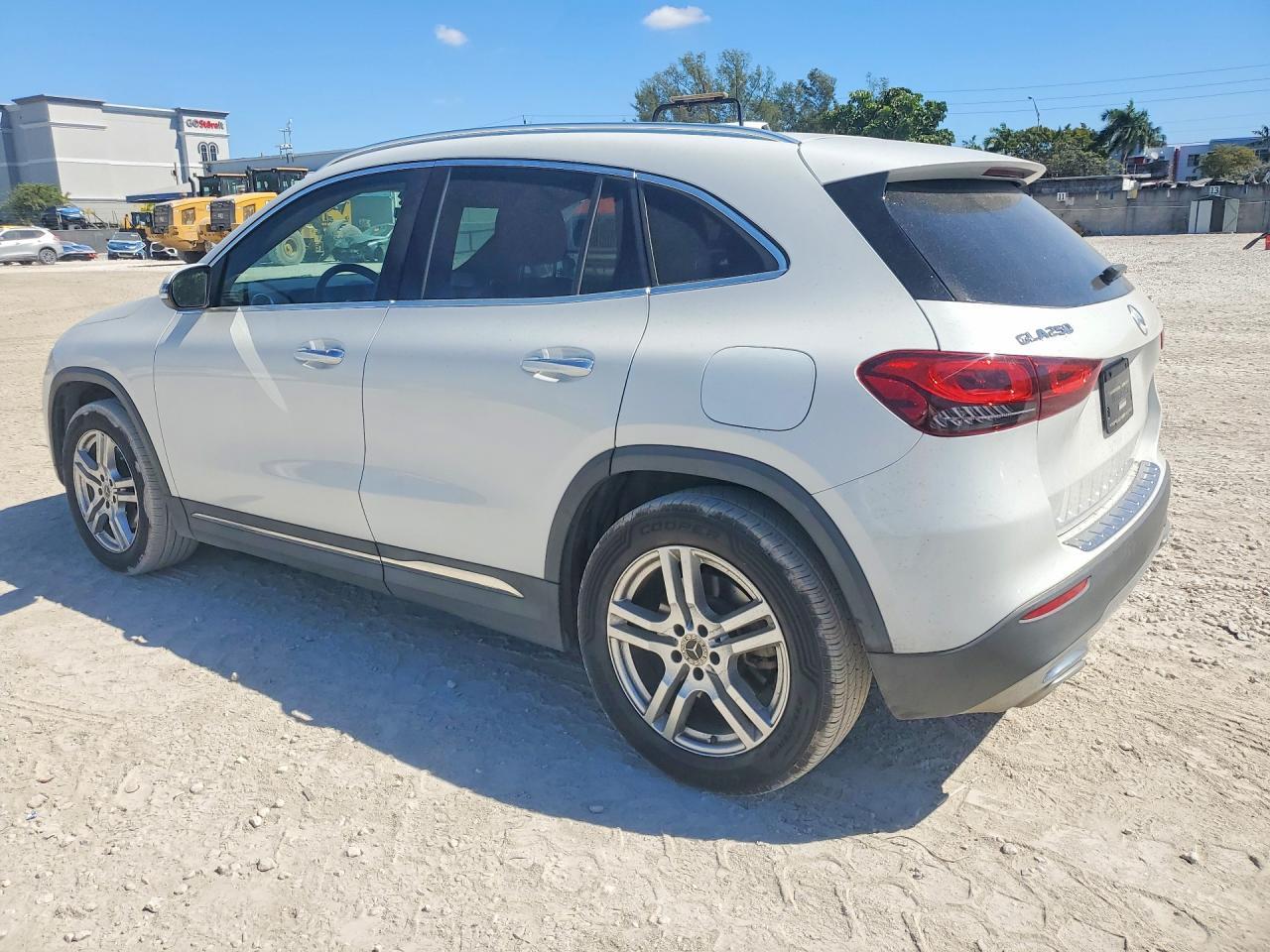 2021 Mercedes-Benz Gla 250 4Matic - Image 2