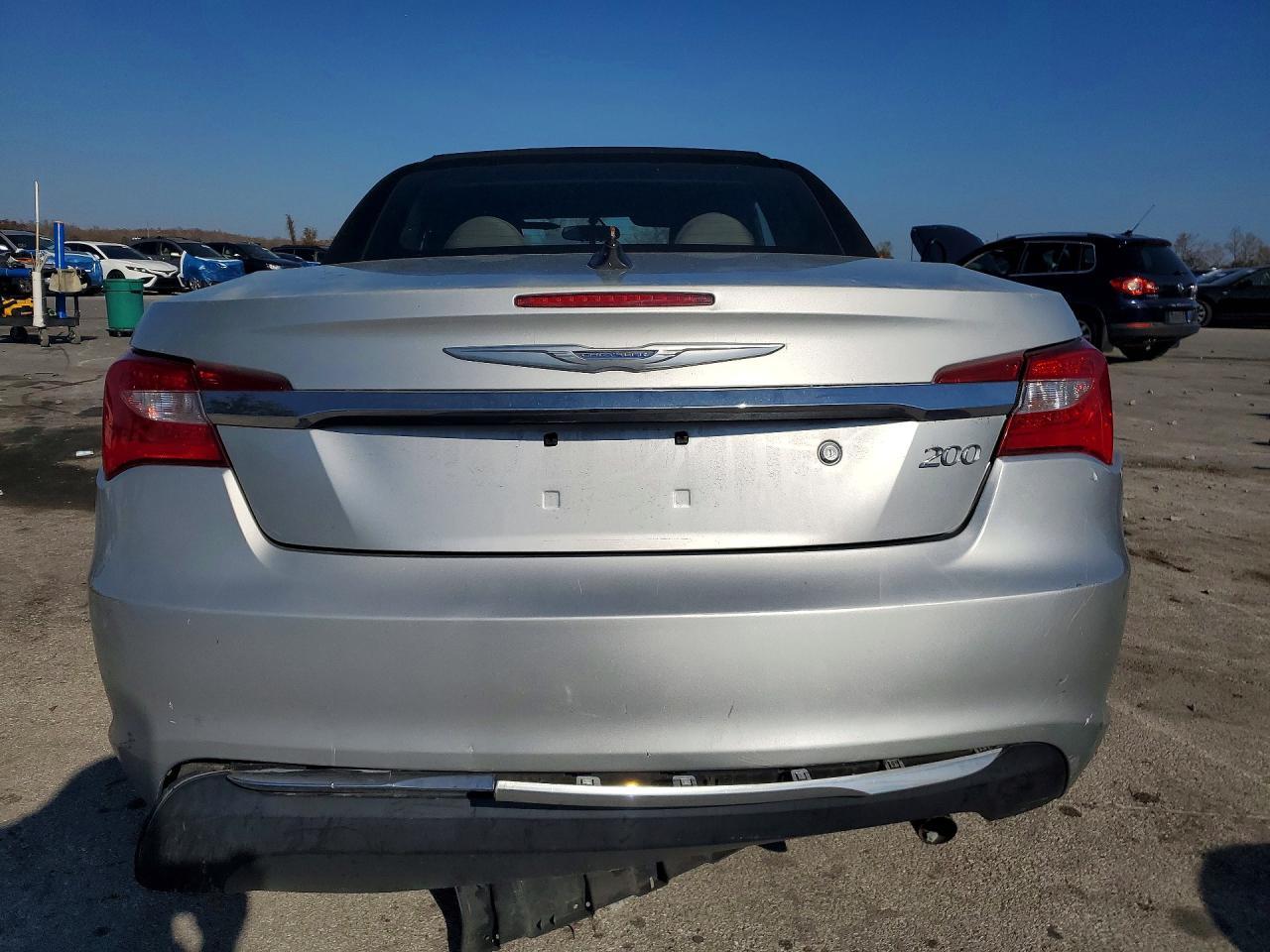 2011 Chrysler 200 Touring - Фото 6