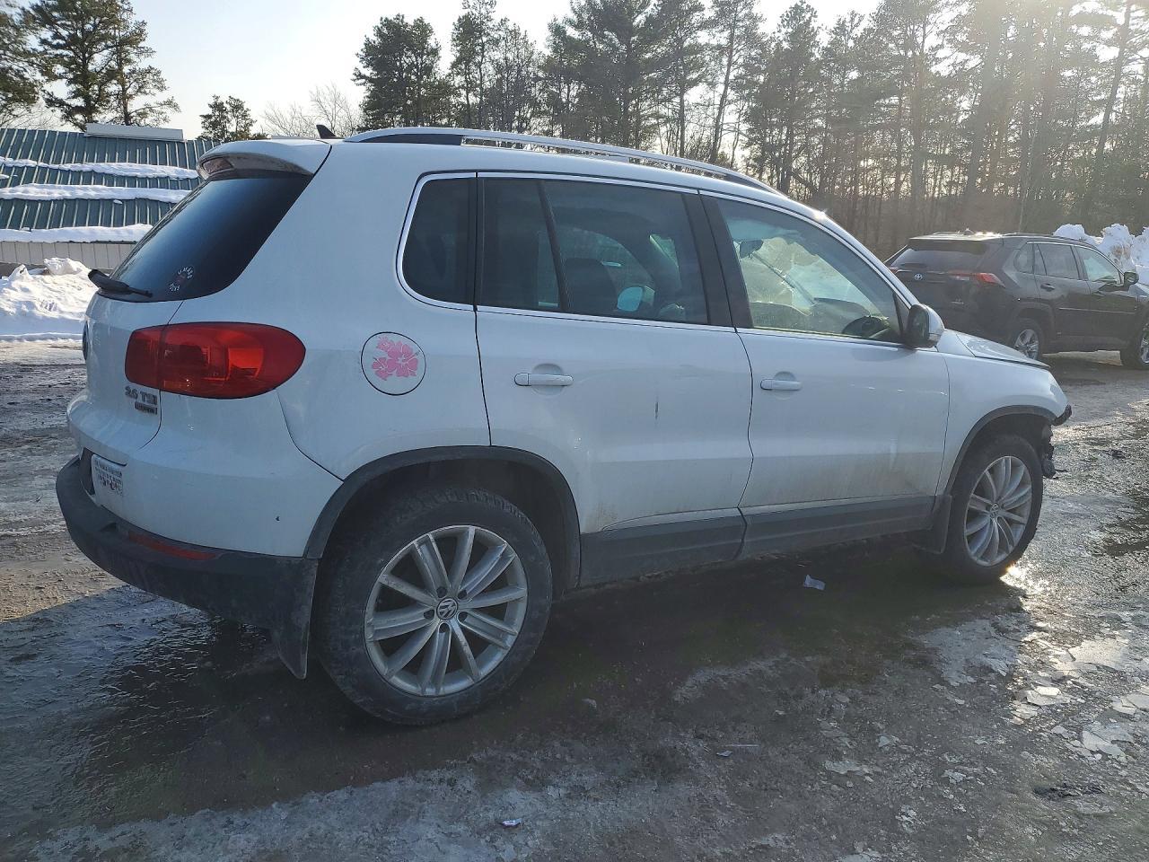 2014 Volkswagen Tiguan S - Фото 3