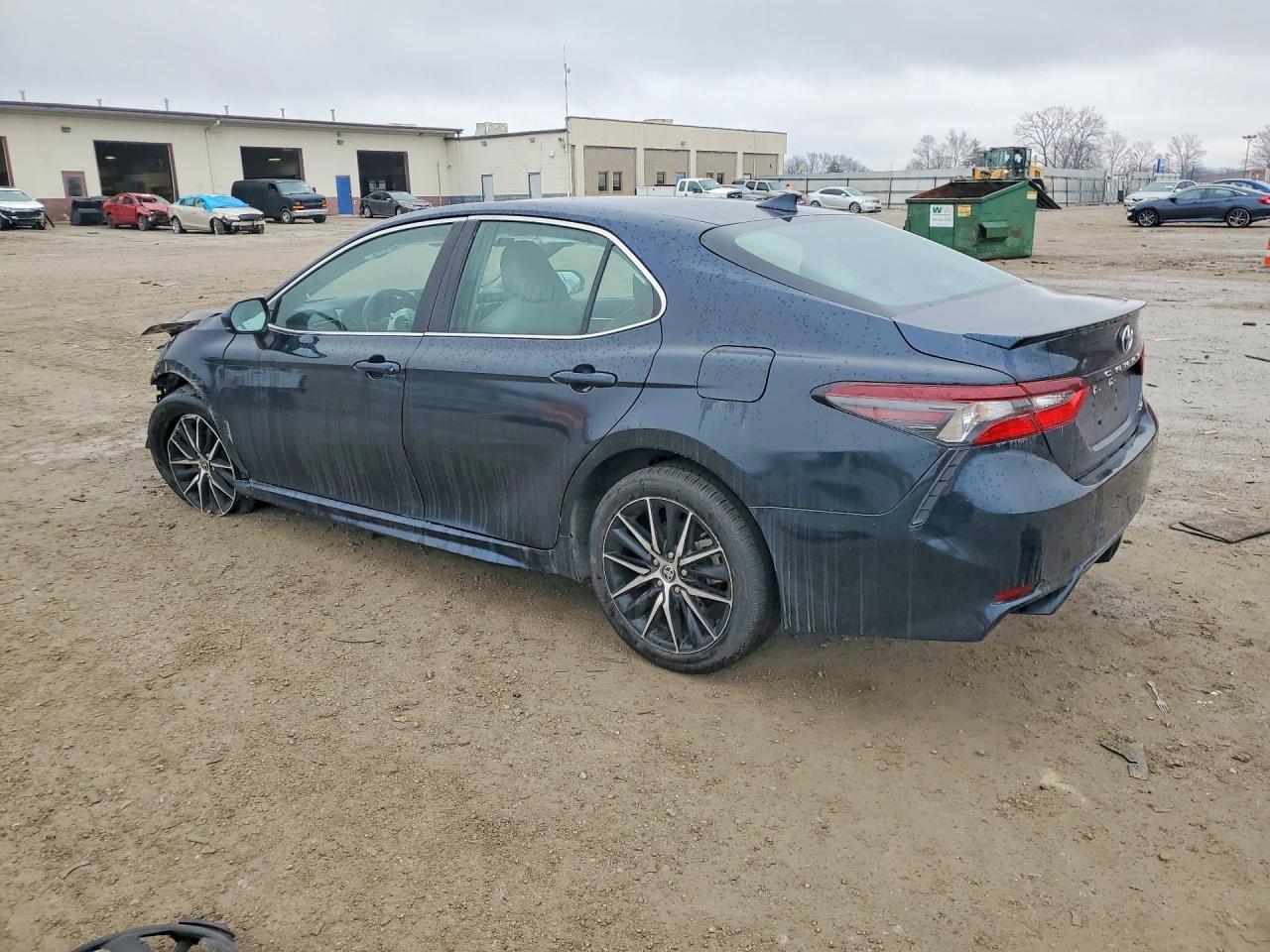 2021 Toyota Camry Se - Фото 2