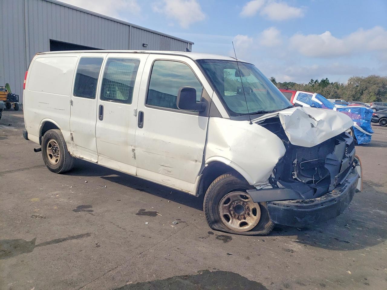 2013 Chev Express Cargo 2500 1 - Фото 4