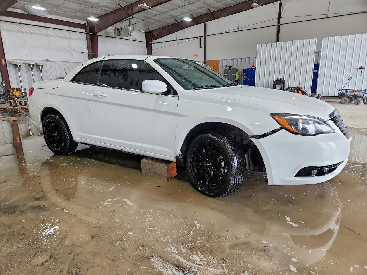 2013 Chrysler 200 S - Image 4