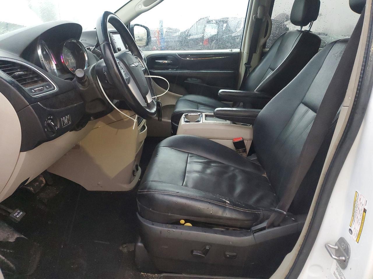 2014 Chrysler Town & Country Touring - Фото 7