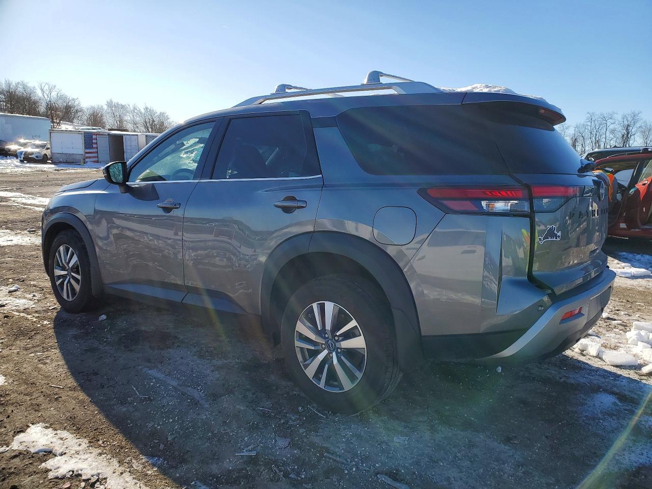 2025 Nissan Pathfinder Sl - Фото 2