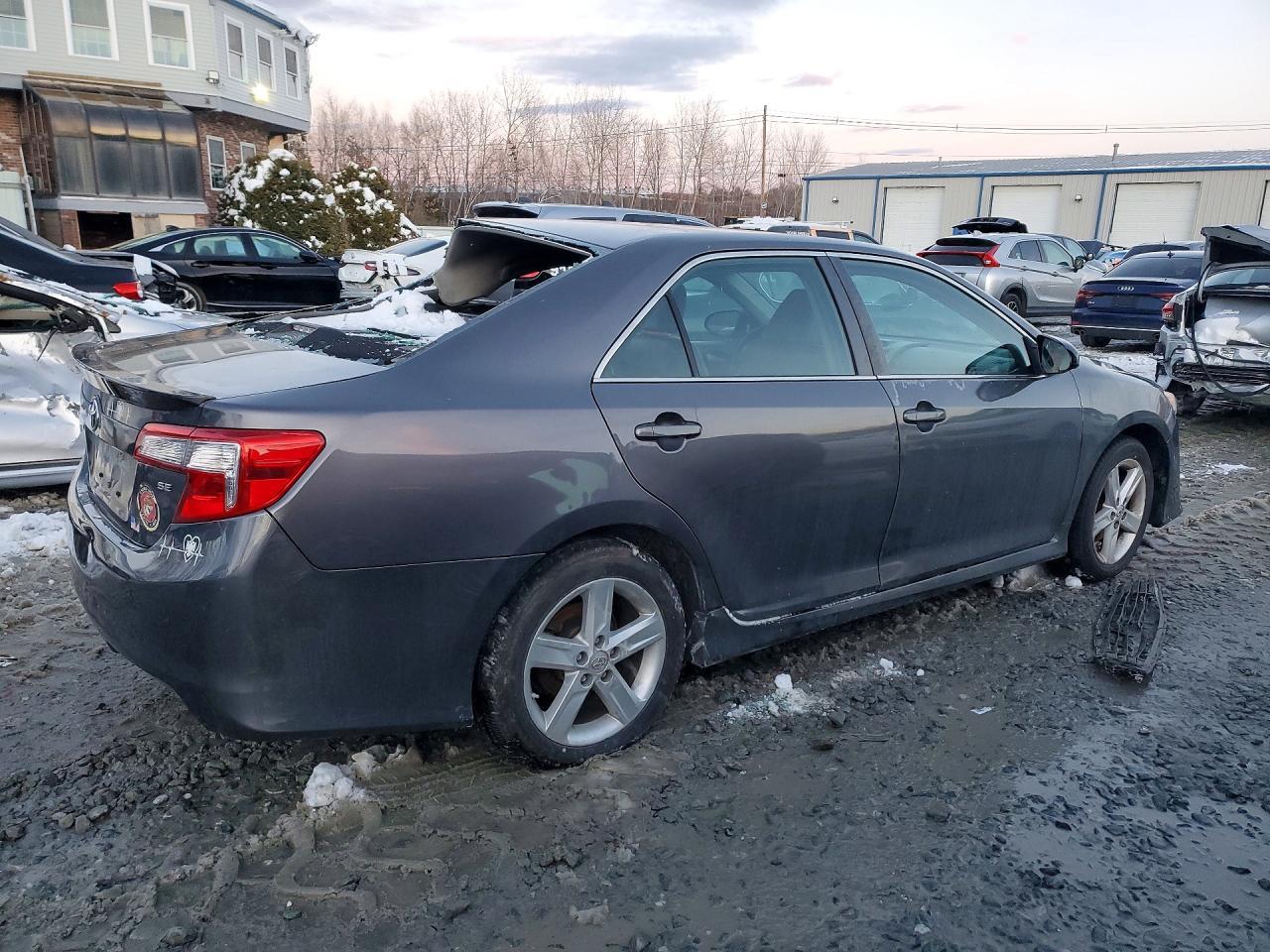 2014 Toyota Camry L - Фото 3