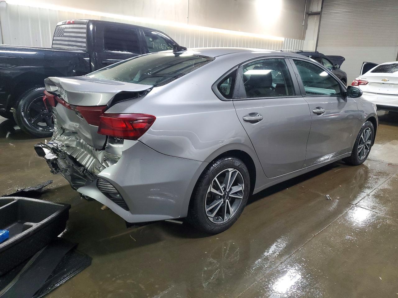 2023 Kia Forte Lxs - Image 3