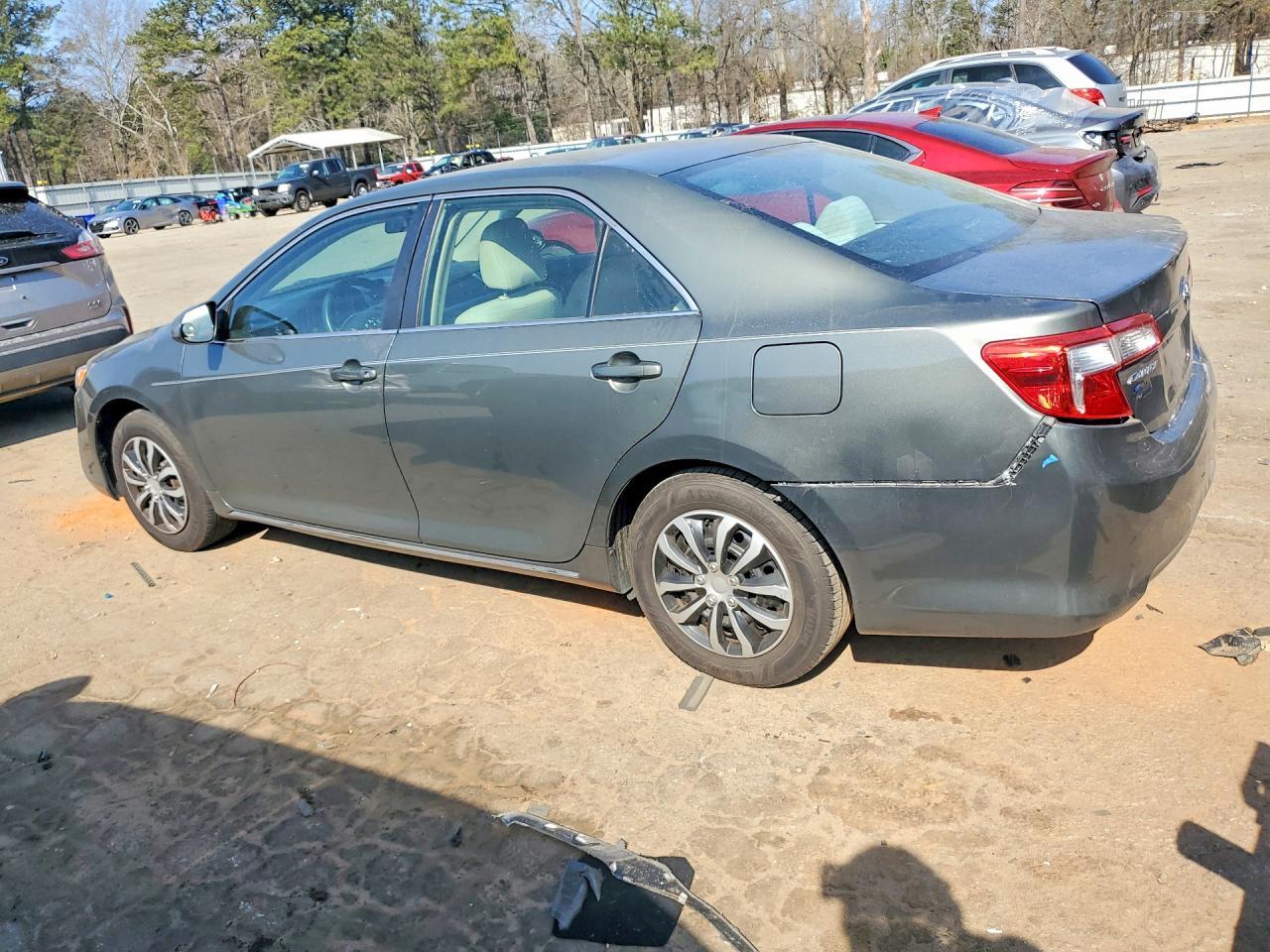 2012 Toyota Camry Base - Фото 2