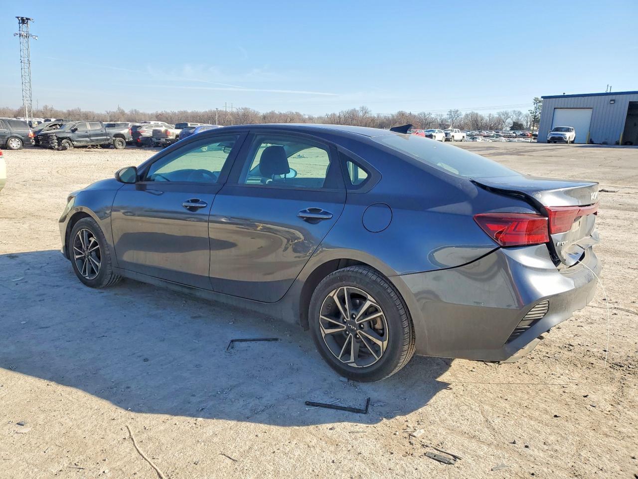 2023 Kia Forte Lx - Фото 2