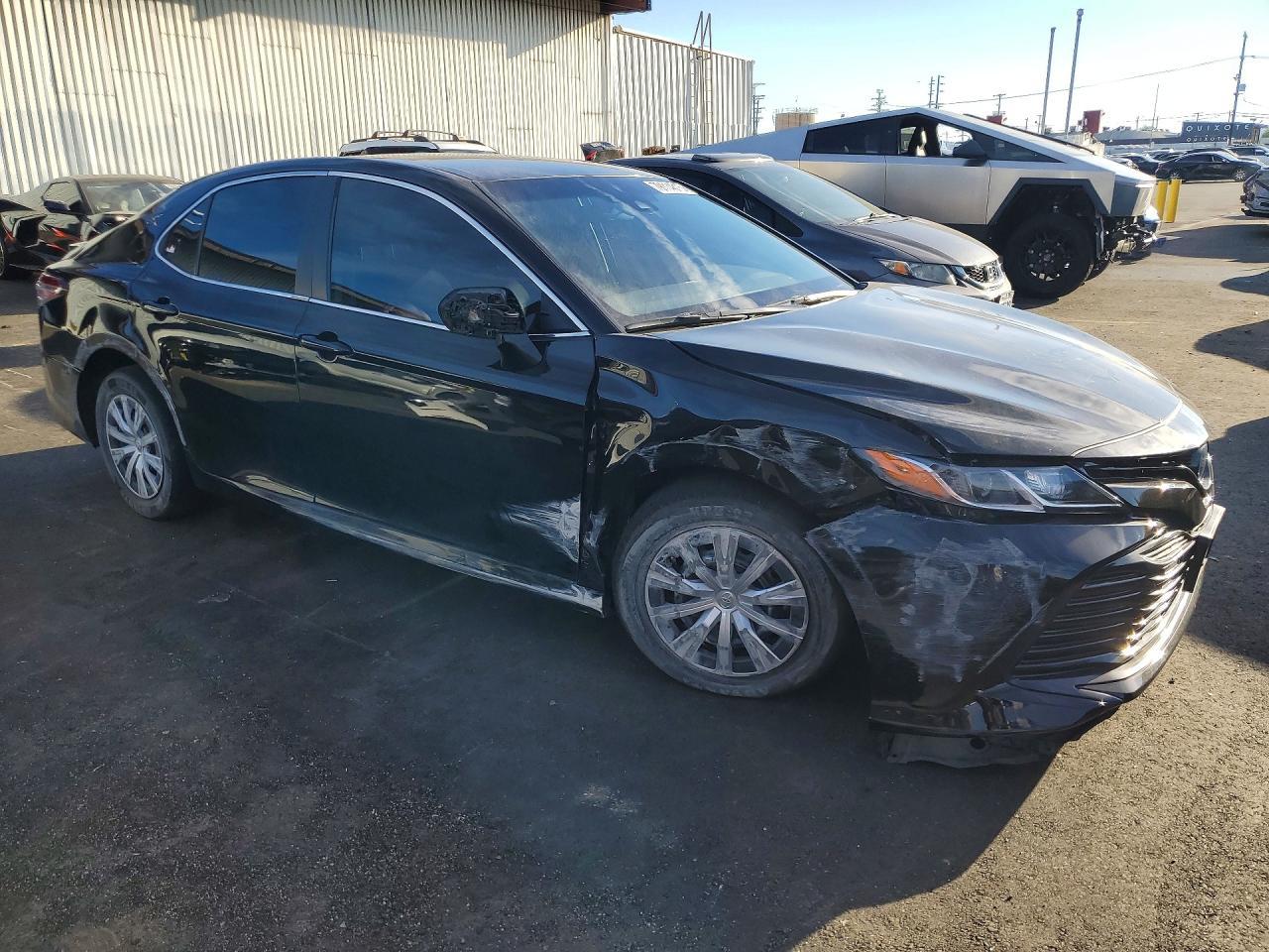 2019 Toyota Camry Hybrid Le - Фото 4