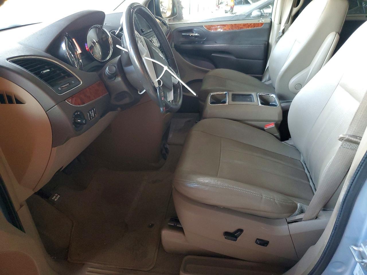 2016 Chrysler Town & Country Touring - Image 7