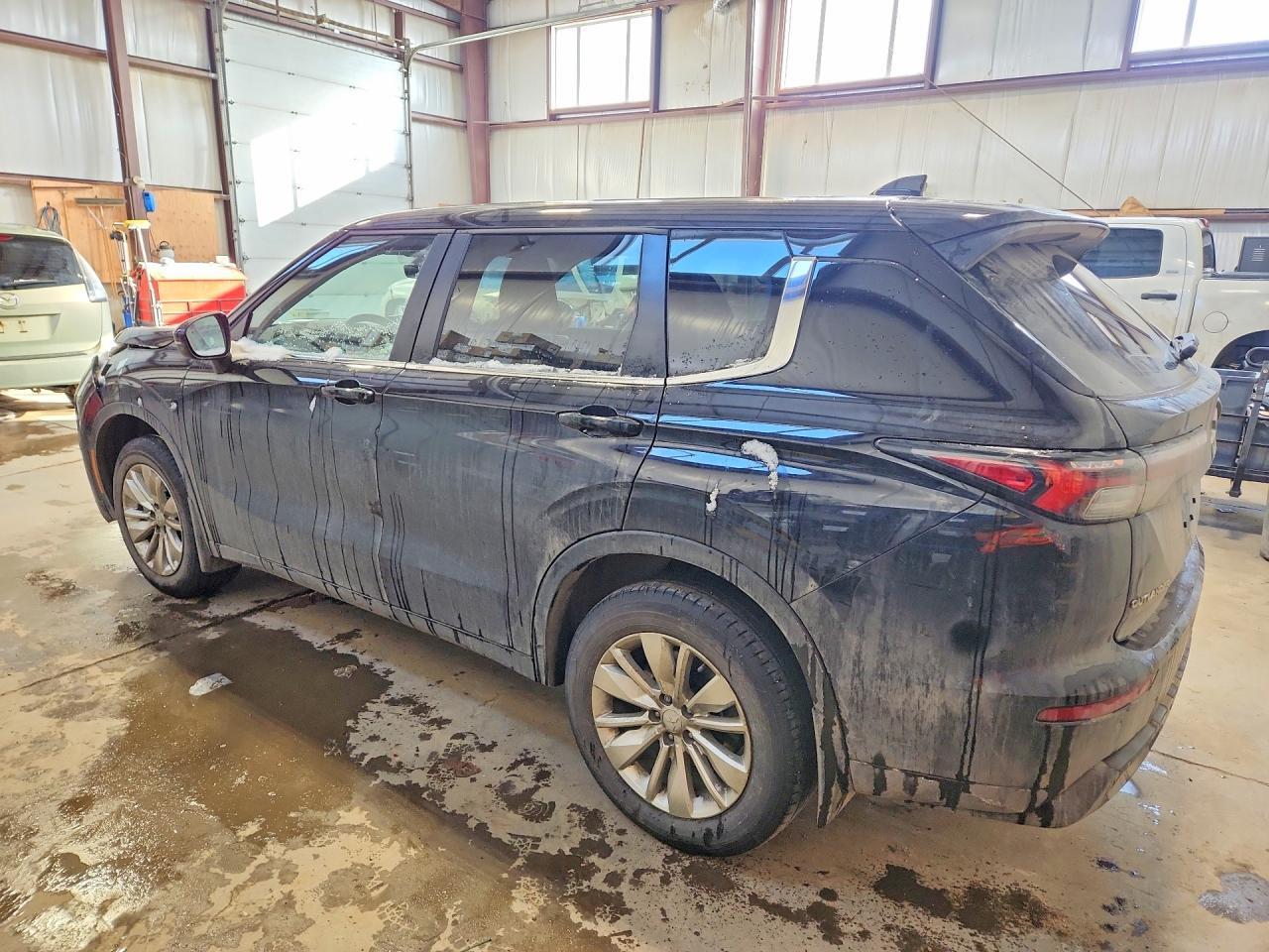 2025 Mitsubishi Outlander Es - Image 2