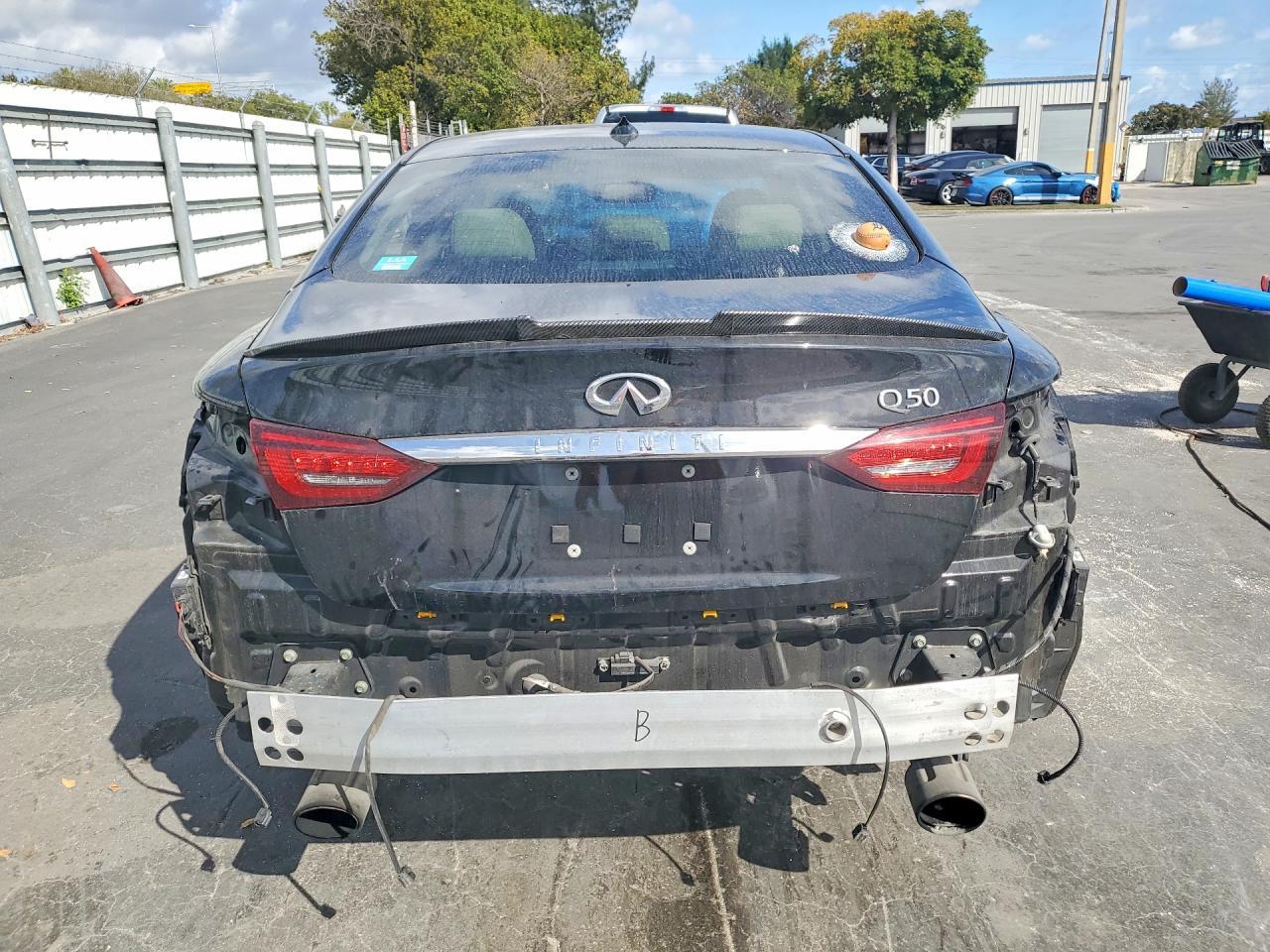 2018 Infiniti Q50 Luxe - Image 6