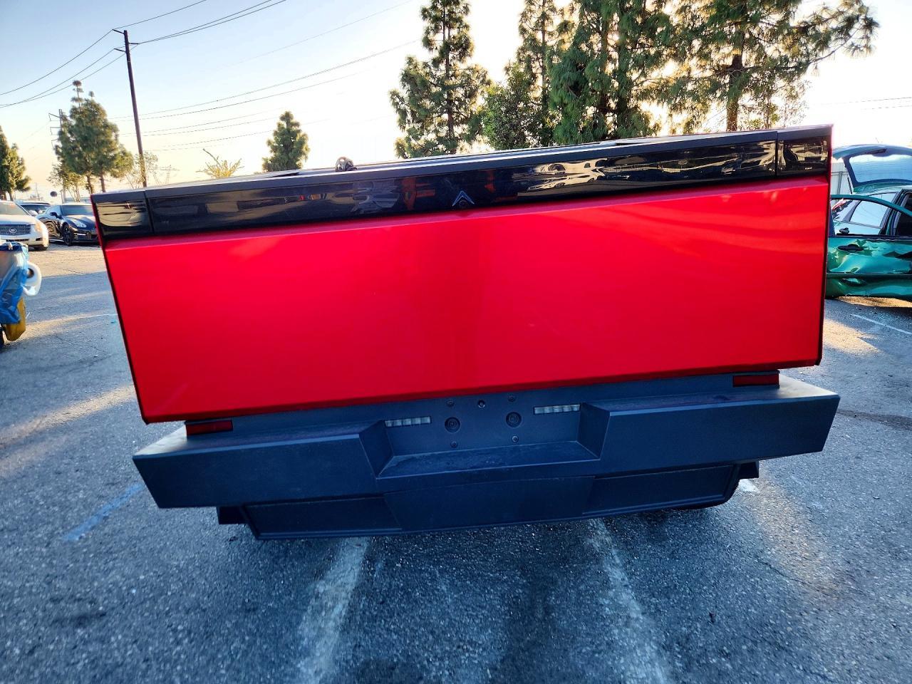 2025 Tesla Cybertruck - Фото 6