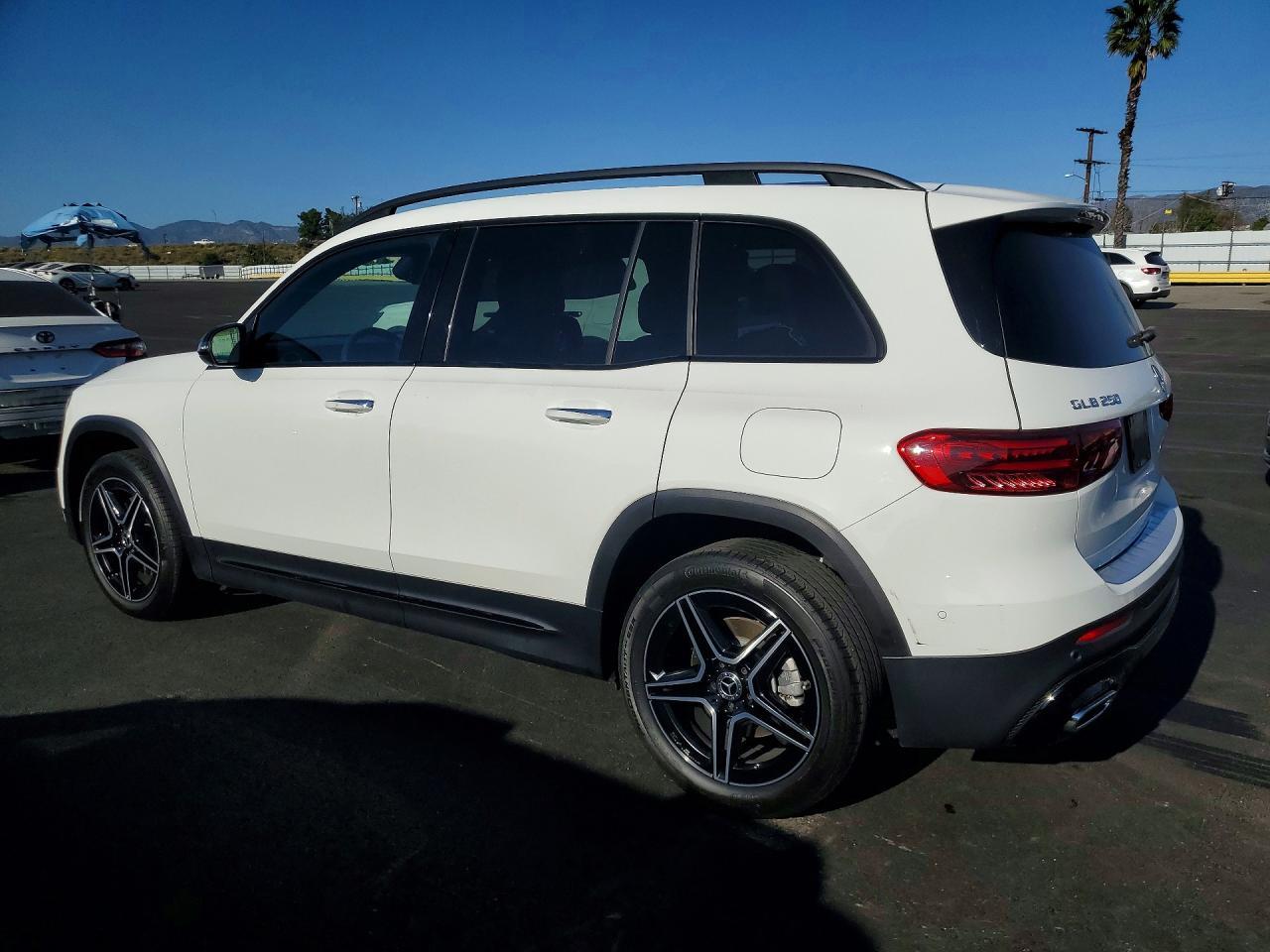 2024 Mercedes-Benz Glb 250 - Фото 2