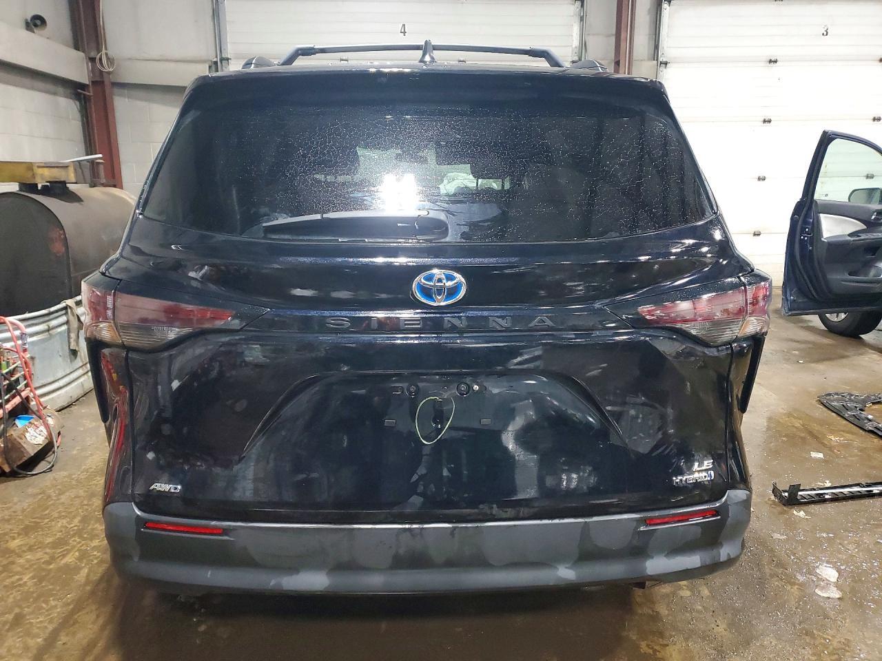 2023 Toyota Sienna Le - Фото 6