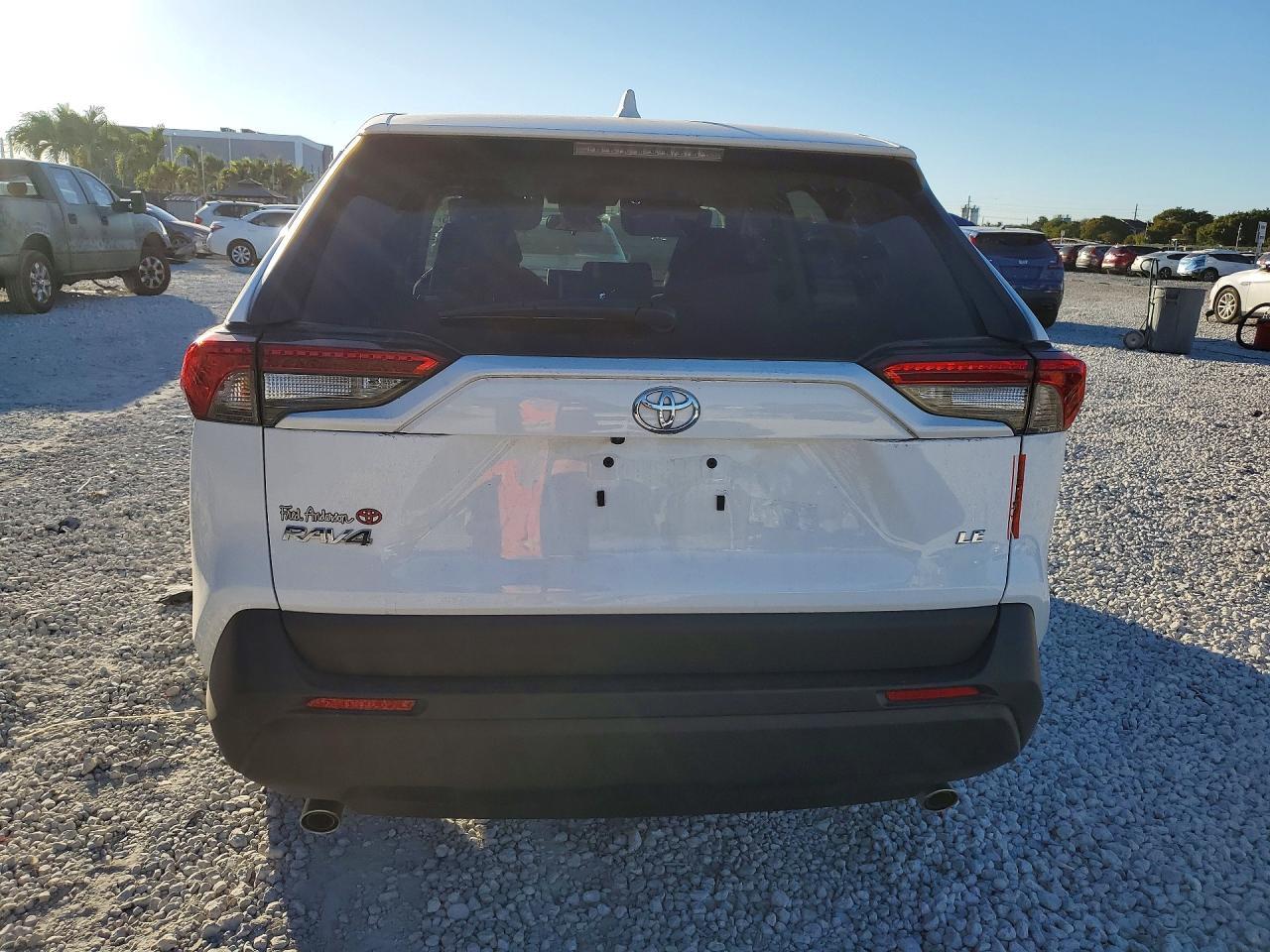 2025 Toyota Rav4 Le - Фото 6