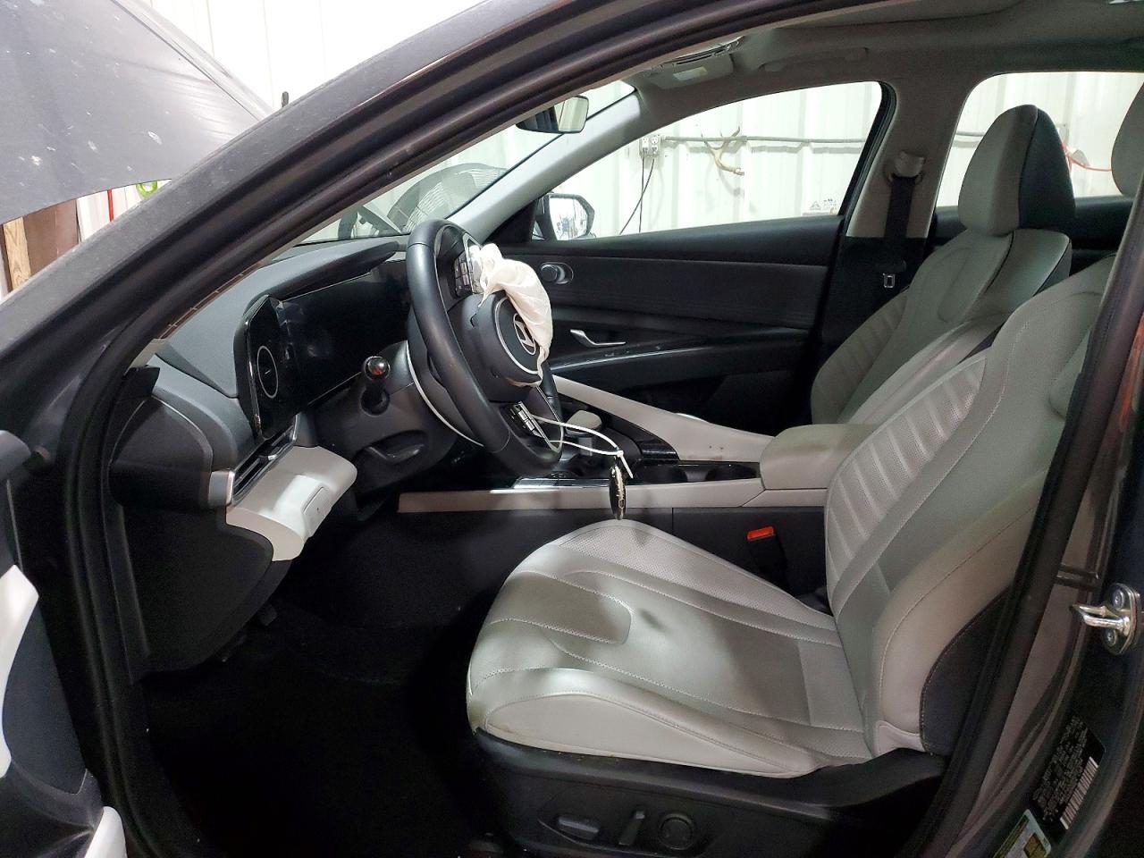2024 Hyundai Elantra Limited - Image 7